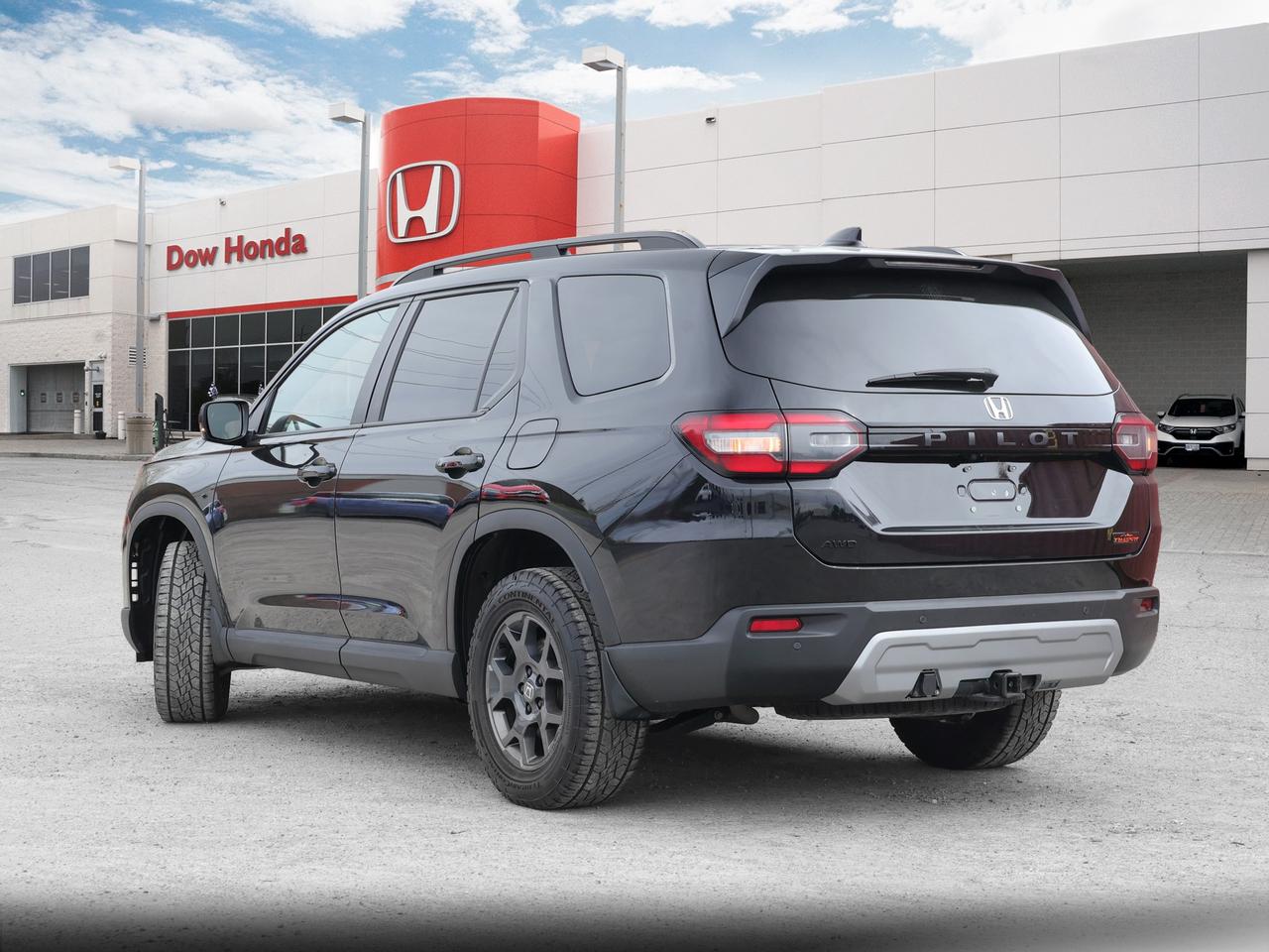 2025 Honda Pilot TrailSport 4dr All-Wheel Drive Photo3