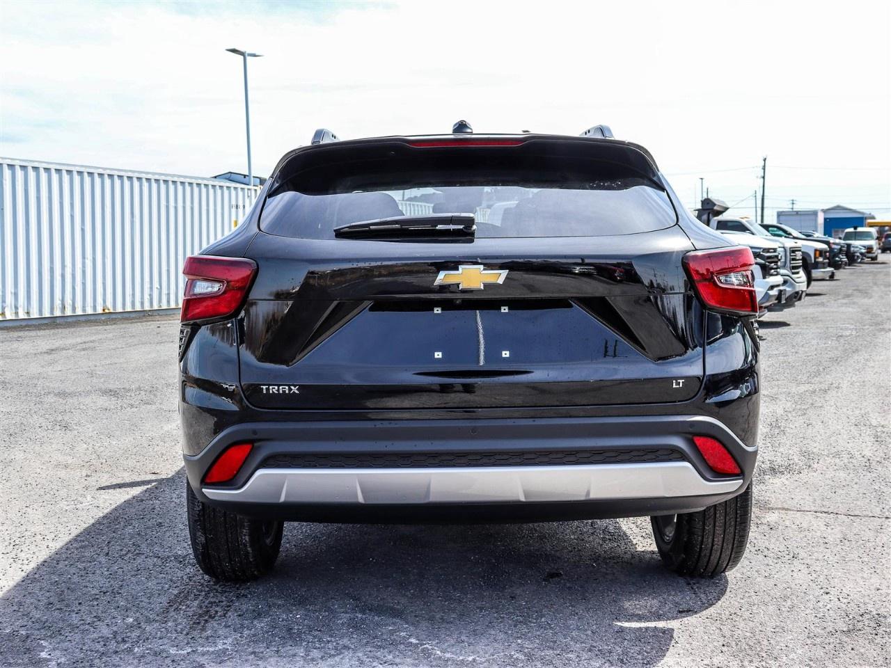 2026 Chevrolet Trax Fwd 4dr Lt Photo3