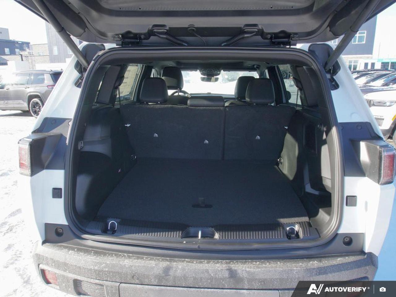2026 Jeep Cherokee Laredo/Limited 4dr 4x4 Photo