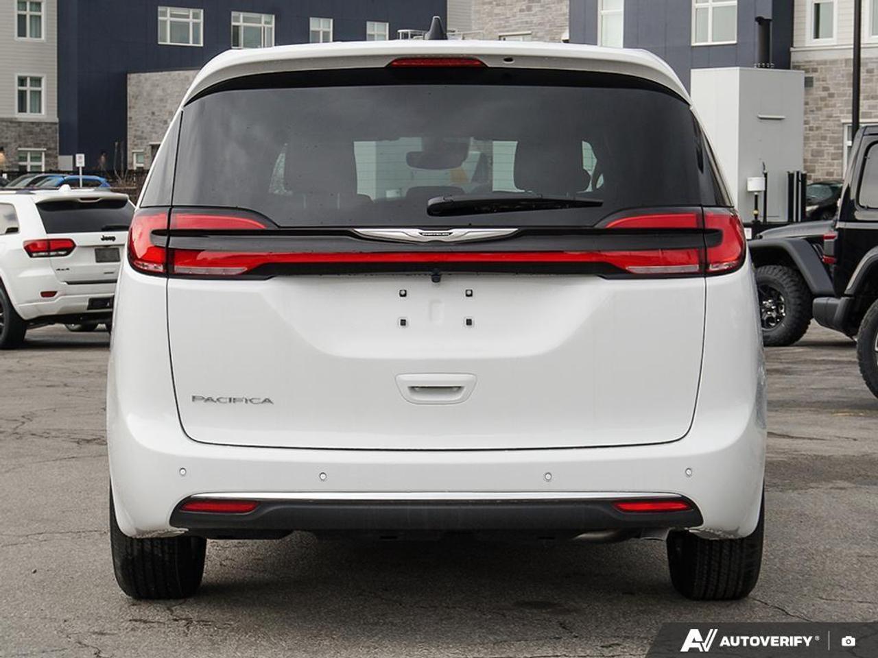 2026 Chrysler Pacifica Select Front-Wheel Drive Passenger Van Photo
