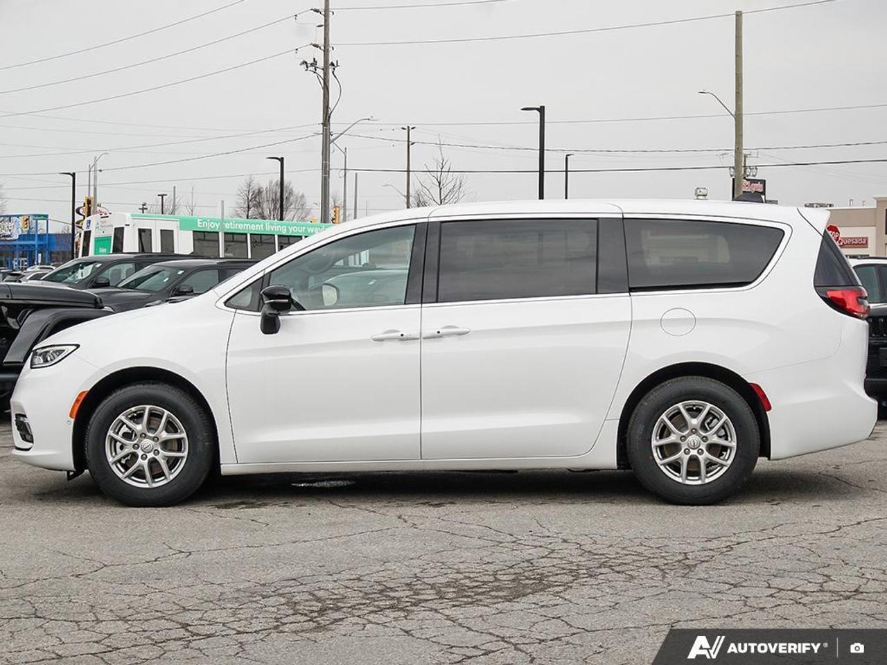 2026 Chrysler Pacifica Select Front-Wheel Drive Passenger Van Photo