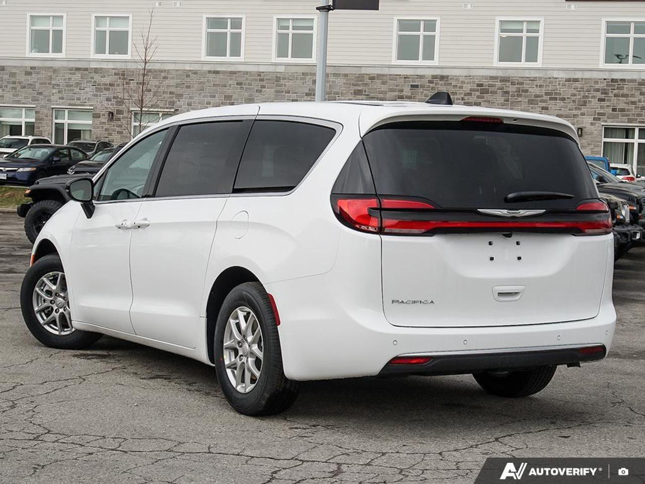 2026 Chrysler Pacifica Select Front-Wheel Drive Passenger Van Photo
