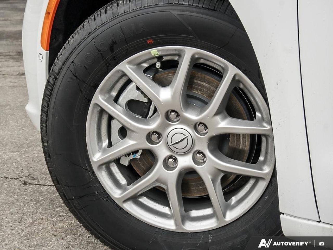 2026 Chrysler Pacifica Select Front-Wheel Drive Passenger Van Photo