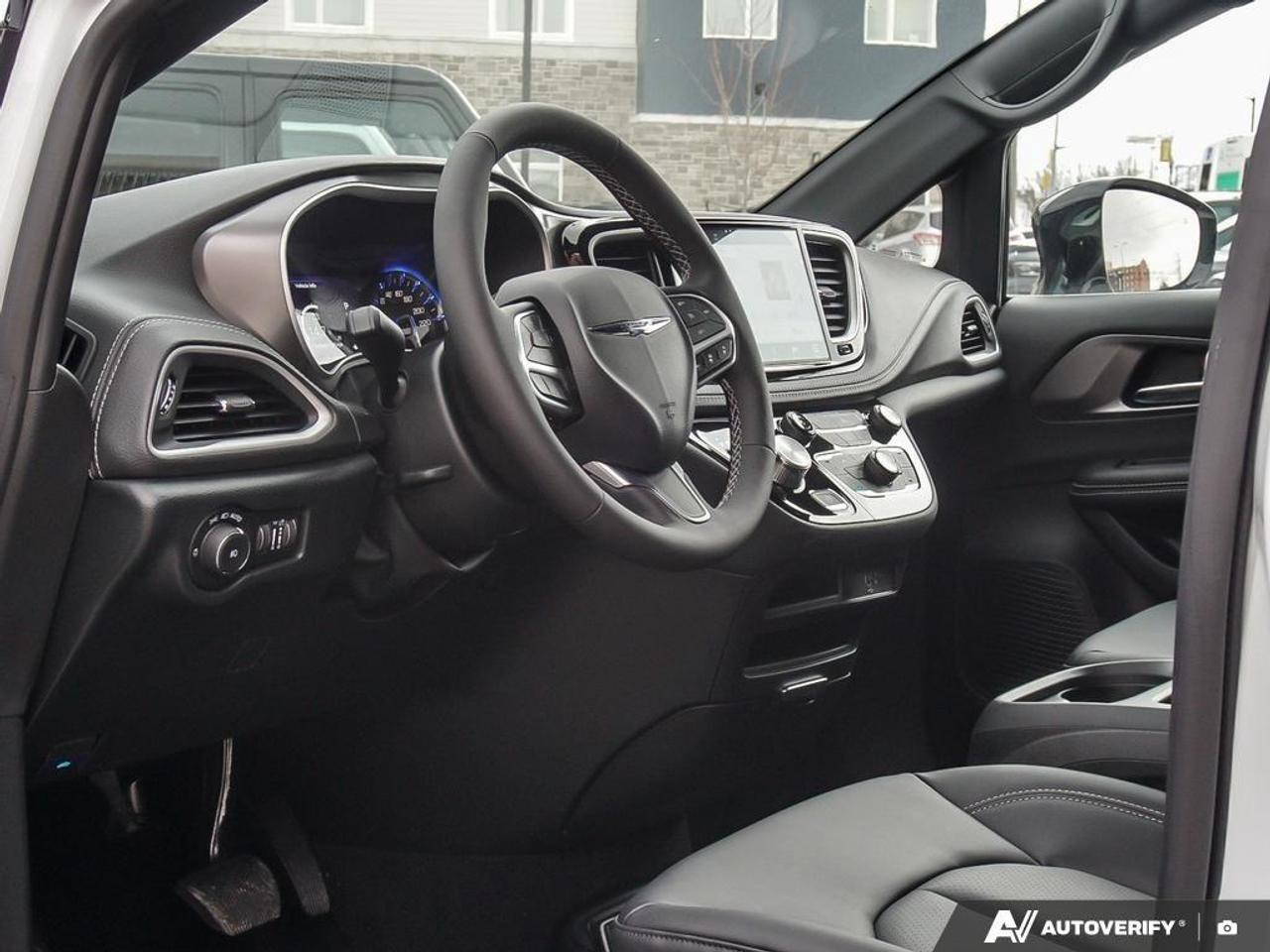 2026 Chrysler Pacifica Select Front-Wheel Drive Passenger Van Photo