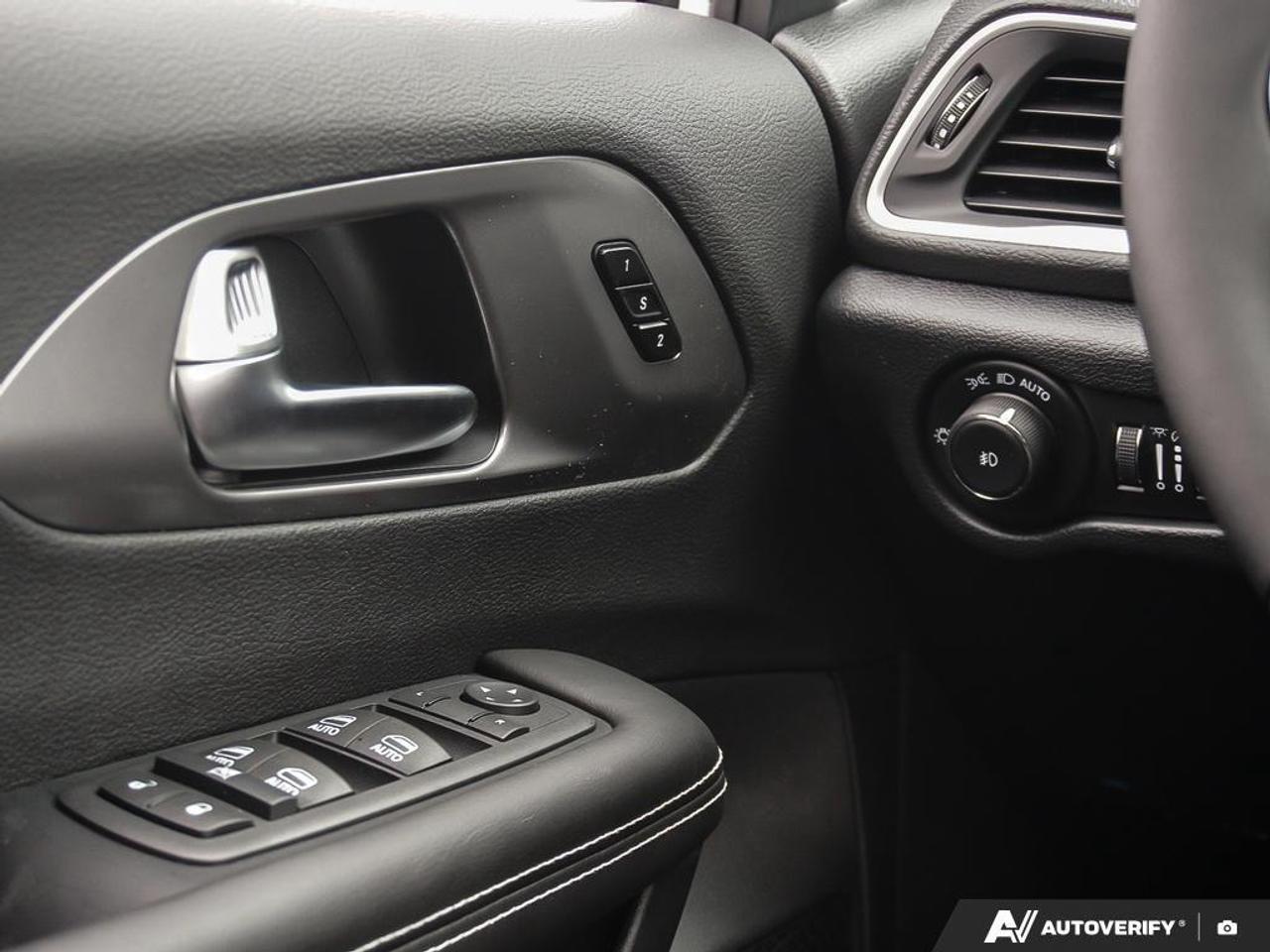 2026 Chrysler Pacifica Select Front-Wheel Drive Passenger Van Photo