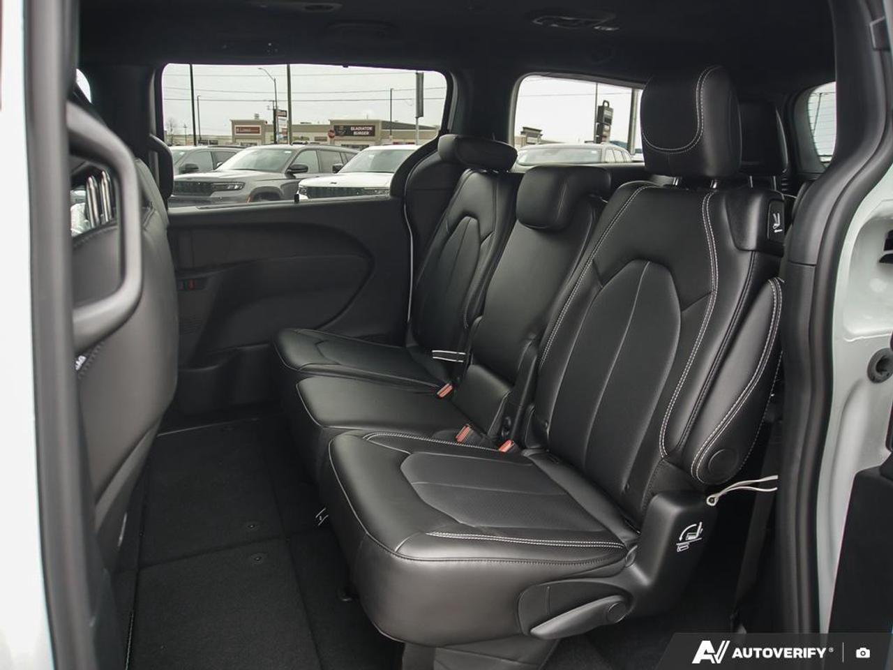 2026 Chrysler Pacifica Select Front-Wheel Drive Passenger Van Photo