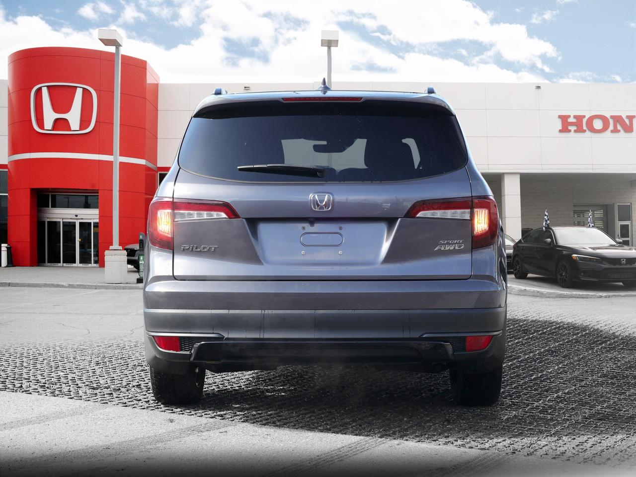2022 Honda Pilot Sport 4dr All-Wheel Drive Photo2