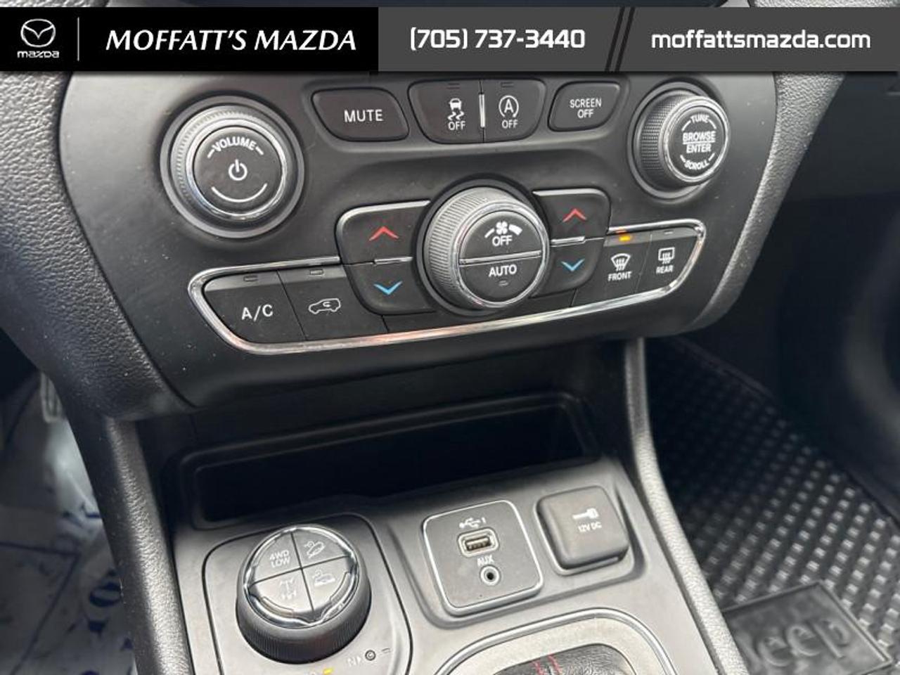 2020 Jeep Cherokee Trailhawk Photo