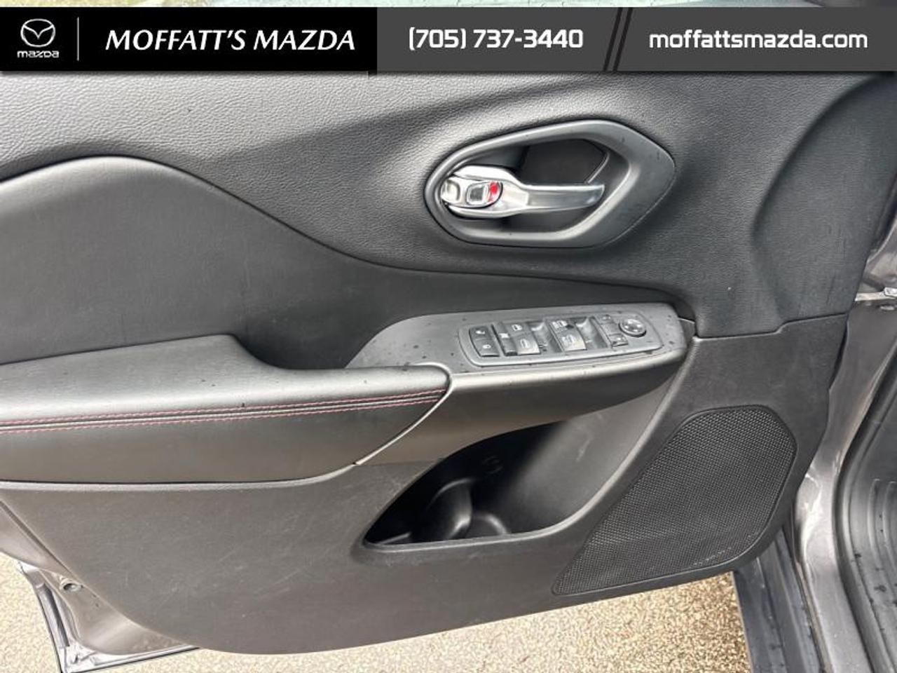 2020 Jeep Cherokee Trailhawk Photo