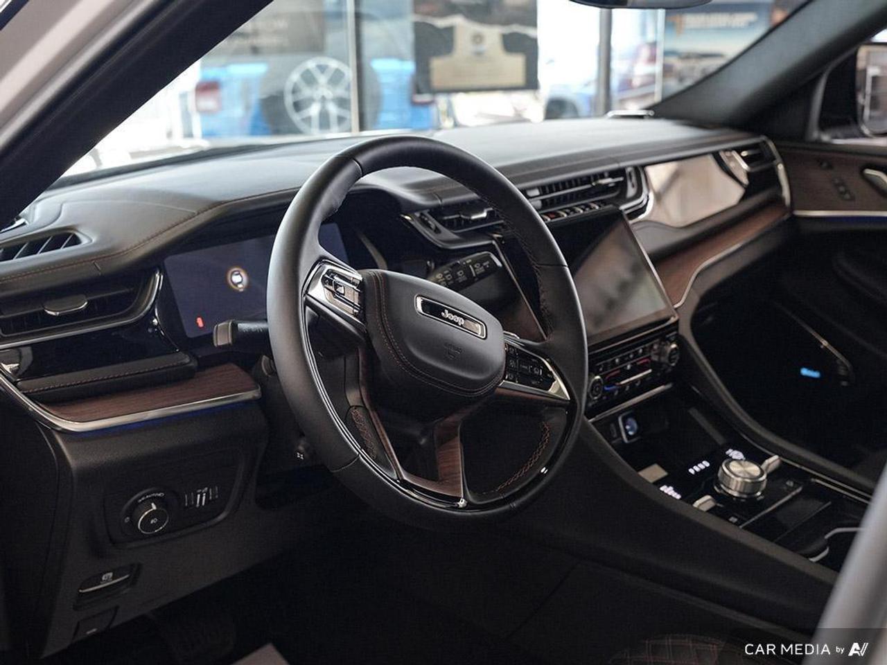 2025 Jeep Grand Cherokee L Summit 4dr 4x4 Photo