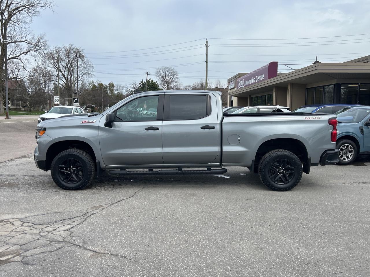 2023 Chevrolet Silverado 1500 TRAILBOSS/BACK UP CAM/4X4 CALL PICTON 613-476-2188 Photo