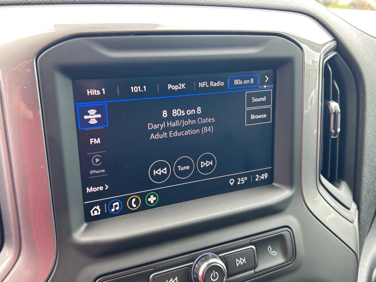 2023 Chevrolet Silverado 1500 TRAILBOSS/BACK UP CAM/4X4 CALL PICTON 613-476-2188 Photo