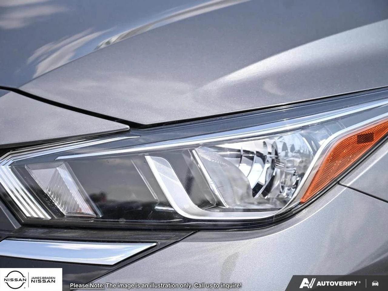 2025 Nissan Versa SR CVT Photo