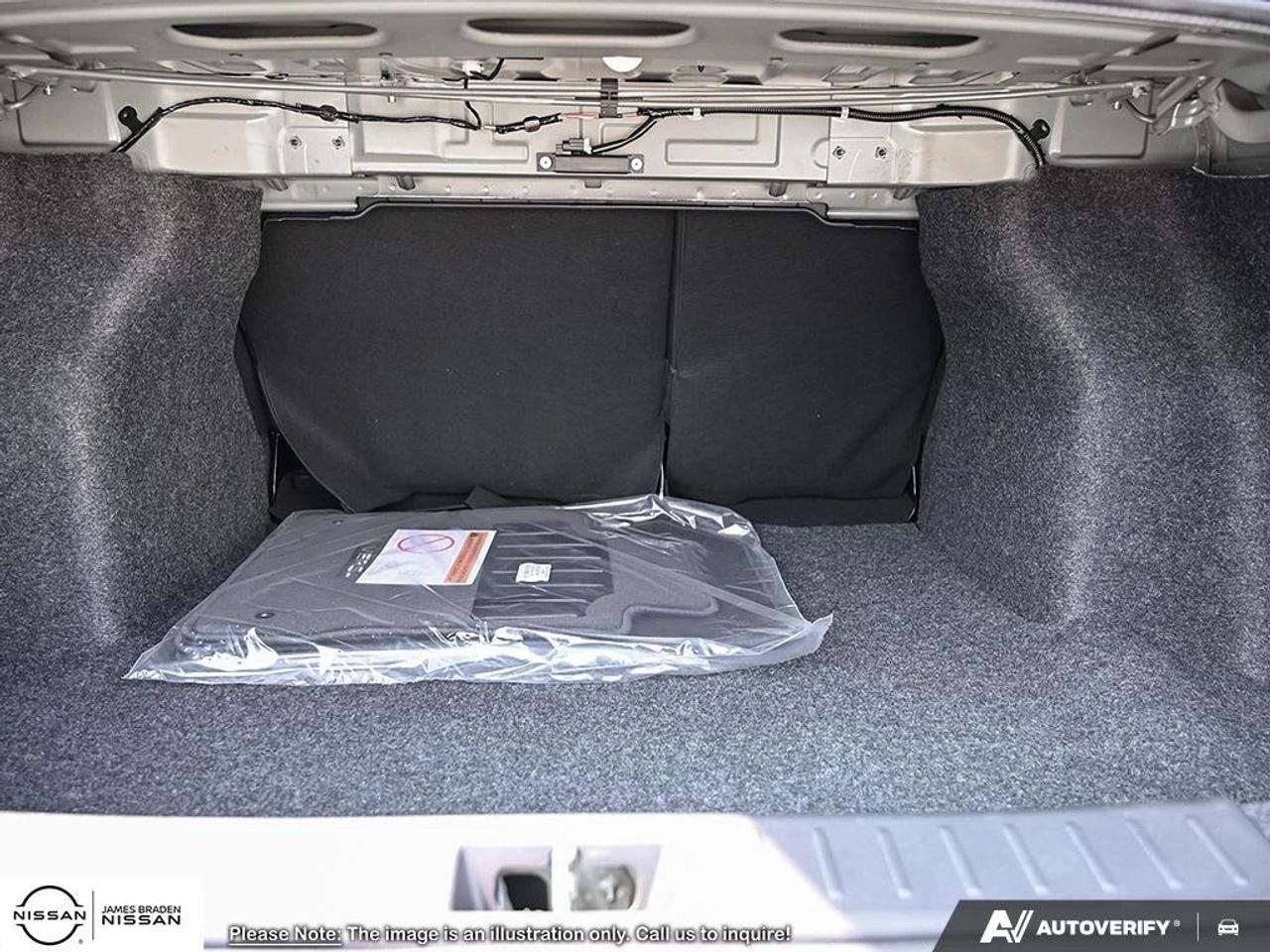 2025 Nissan Versa SR CVT Photo