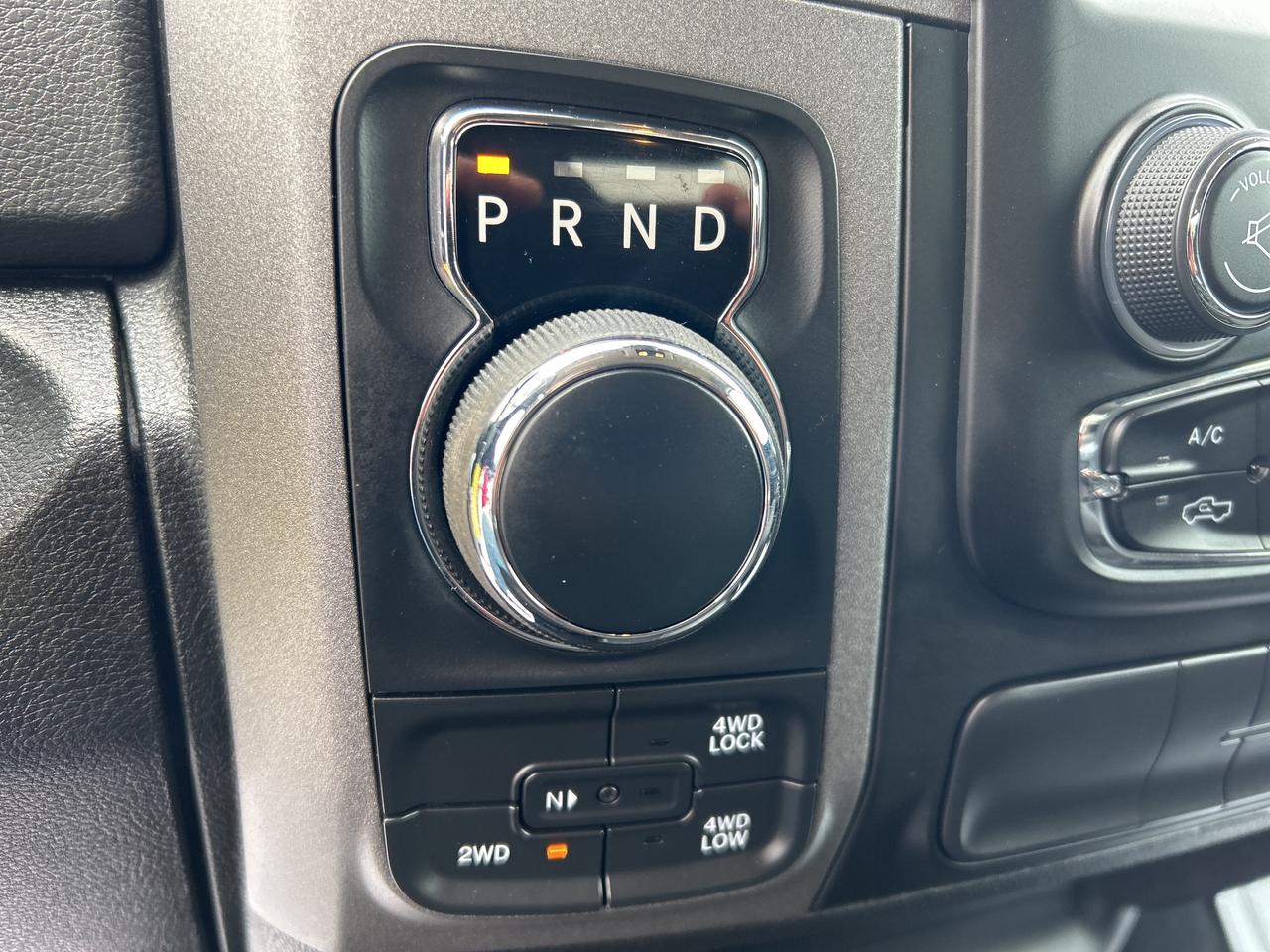 2020 RAM 1500 Classic EXPRESS/BACK UP CAM/4X4 CALL PICTON 613-476-2188 Photo
