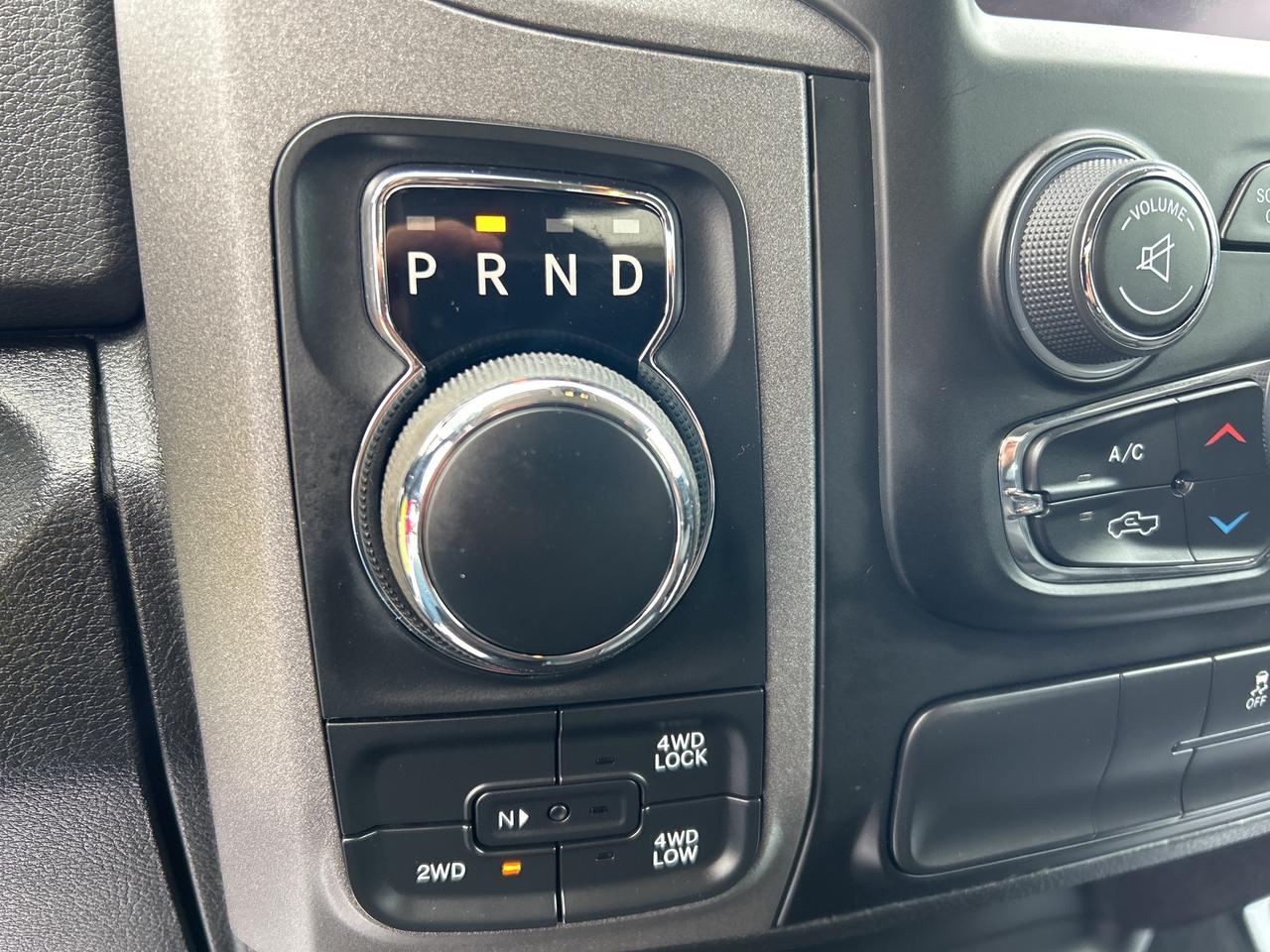 2020 RAM 1500 Classic EXPRESS/BACK UP CAM/4X4 CALL PICTON 613-476-2188 Photo