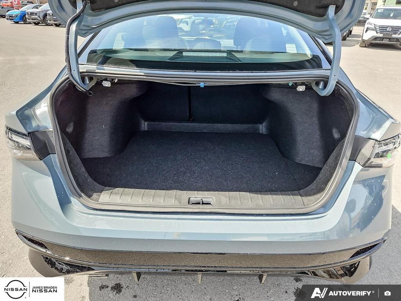 2026 Nissan Sentra SR SEDAN Photo