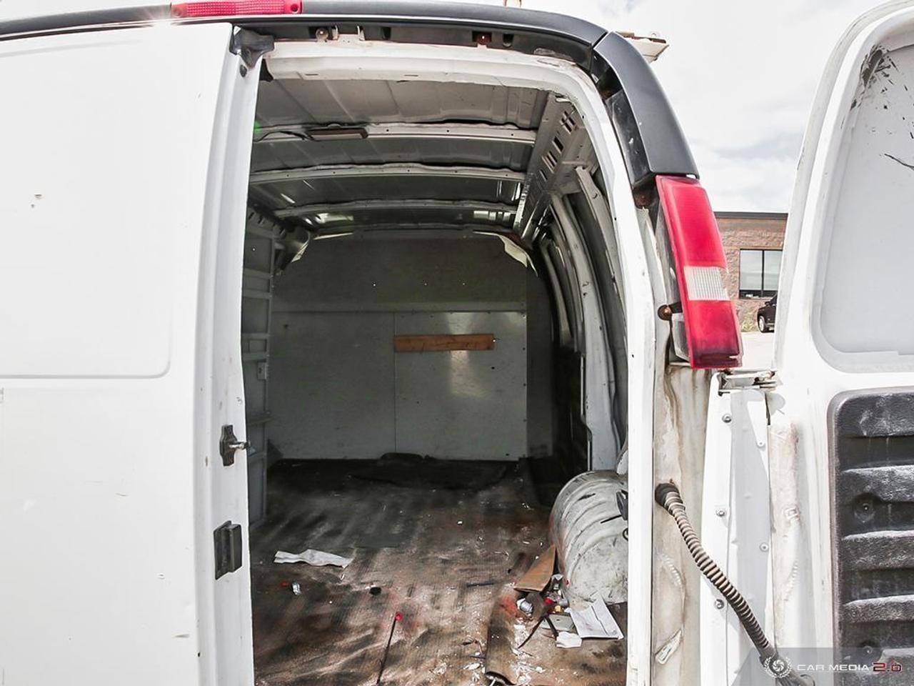 2003 GMC Savana Standard Rear-wheel Drive G2500 Cargo Van Photo
