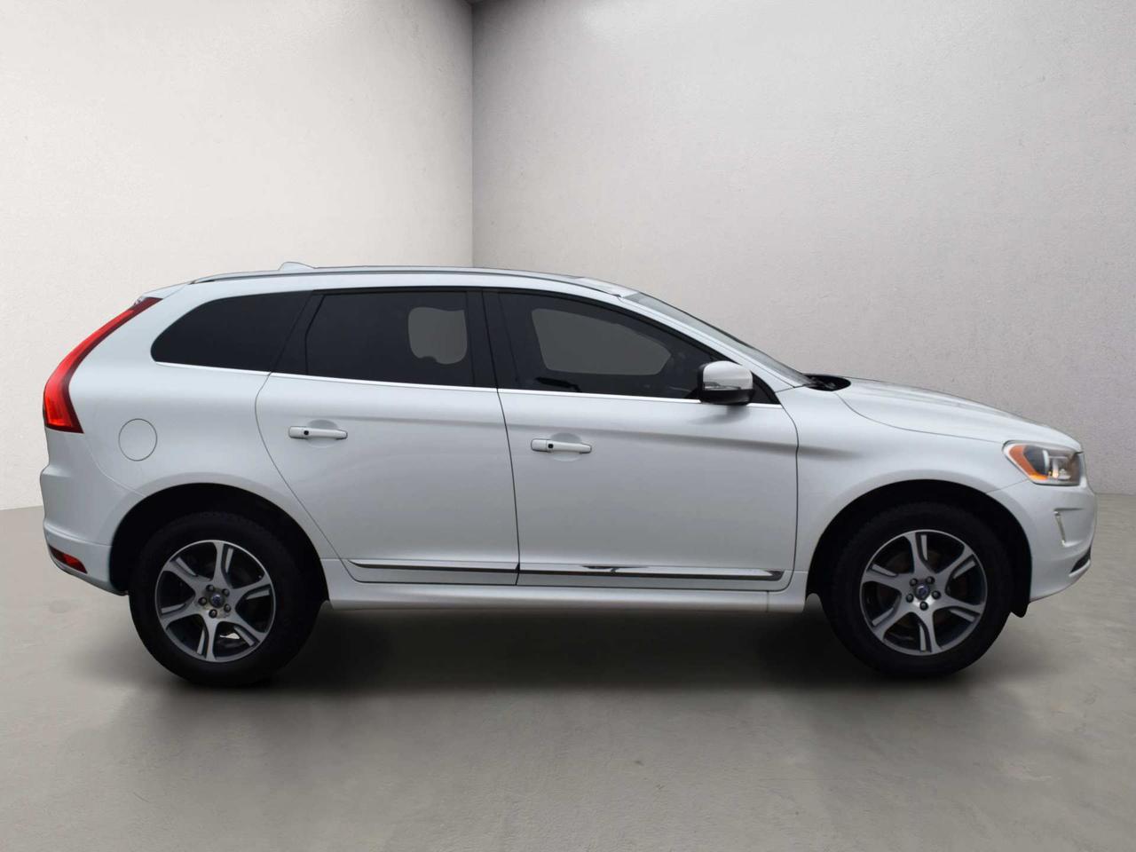 2015 Volvo XC60 T6 Premier Plus Photo