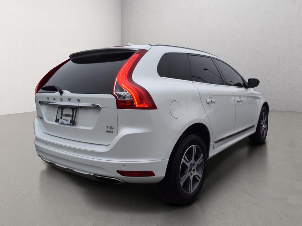 2015 Volvo XC60 T6 Premier Plus Photo