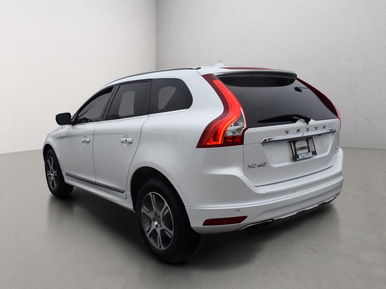 2015 Volvo XC60 T6 Premier Plus Photo