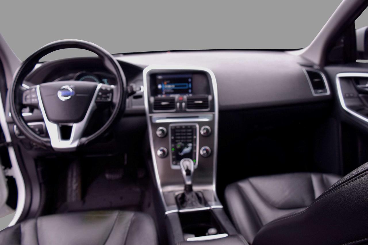 2015 Volvo XC60 T6 Premier Plus Photo