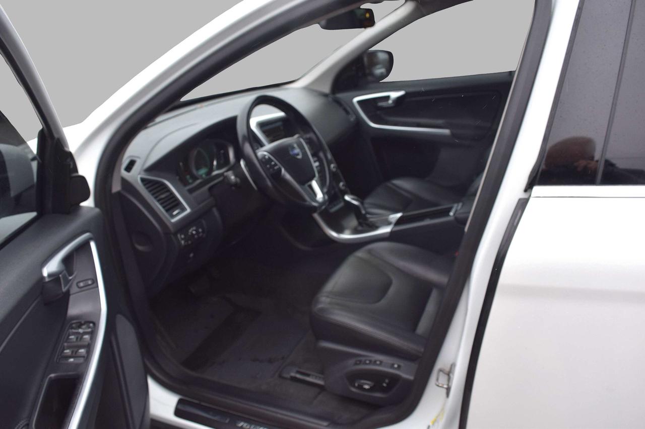 2015 Volvo XC60 T6 Premier Plus Photo