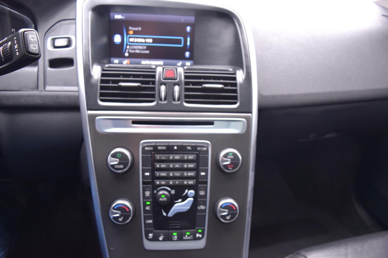 2015 Volvo XC60 T6 Premier Plus Photo