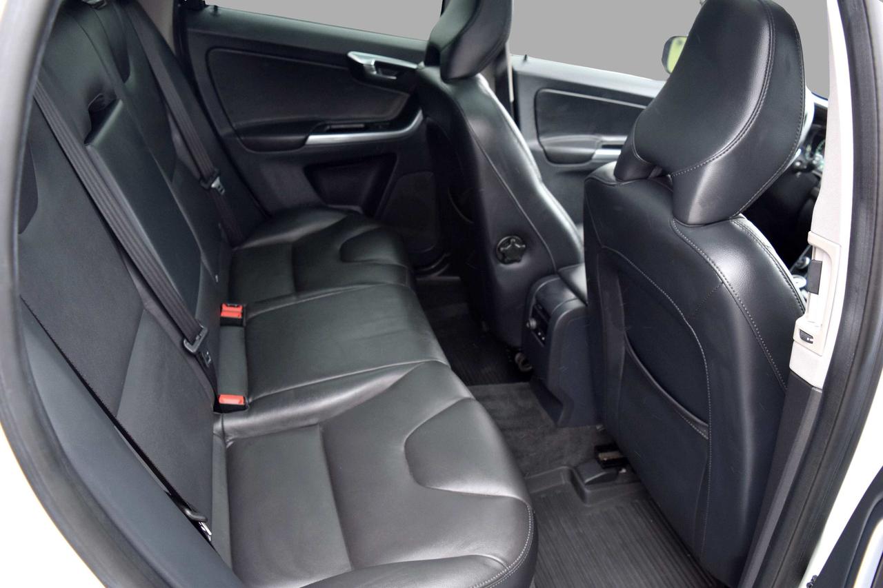 2015 Volvo XC60 T6 Premier Plus Photo