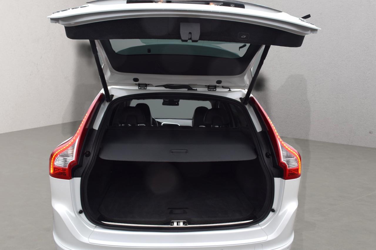 2015 Volvo XC60 T6 Premier Plus Photo