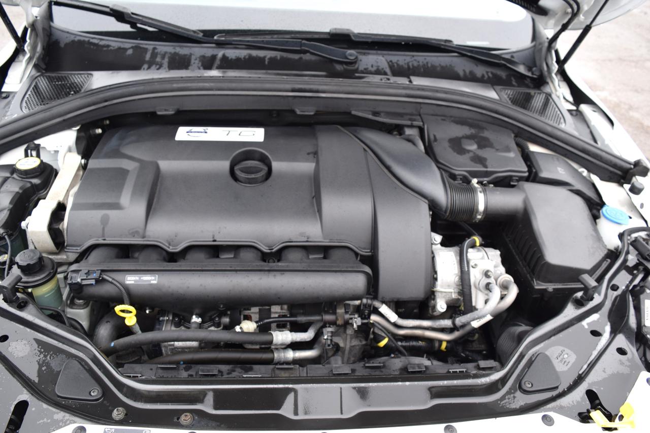 2015 Volvo XC60 T6 Premier Plus Photo