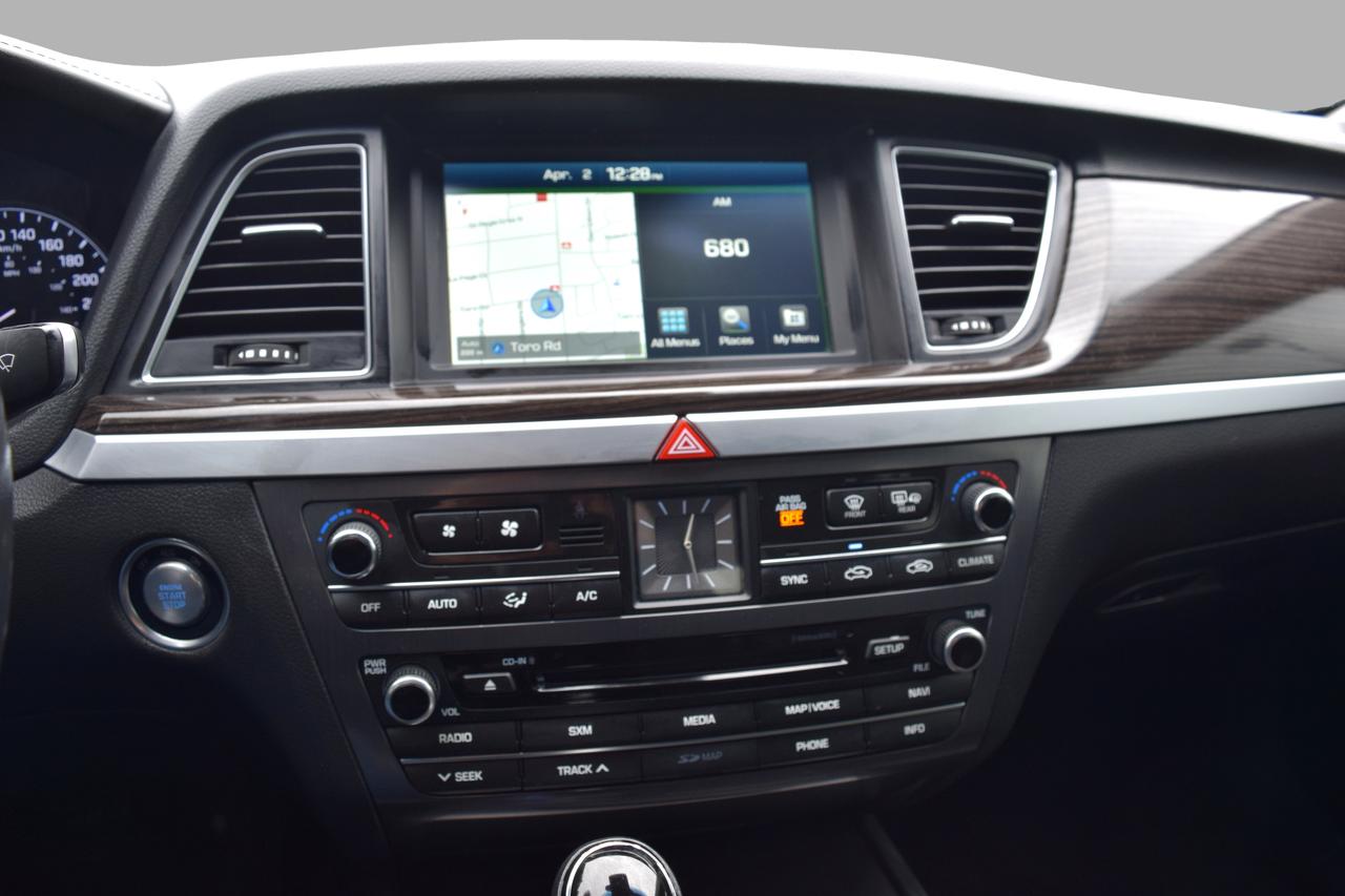 2015 Hyundai Genesis Premium AWD Navigation Photo