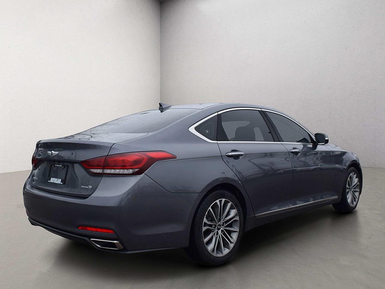 2015 Hyundai Genesis Premium AWD Navigation Photo