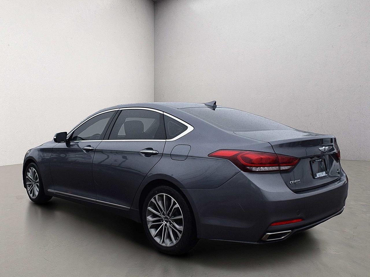 2015 Hyundai Genesis Premium AWD Navigation Photo