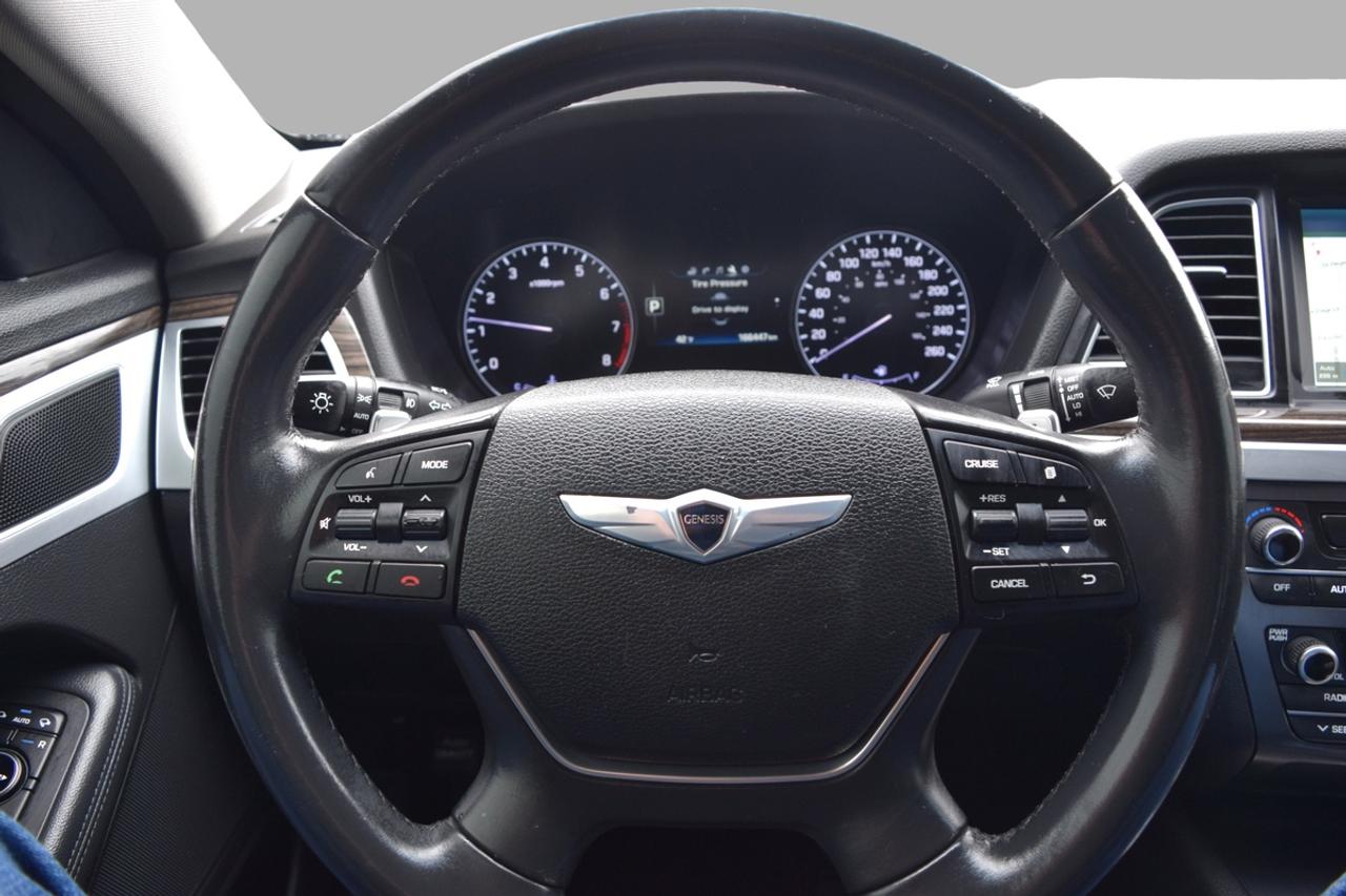 2015 Hyundai Genesis Premium AWD Navigation Photo