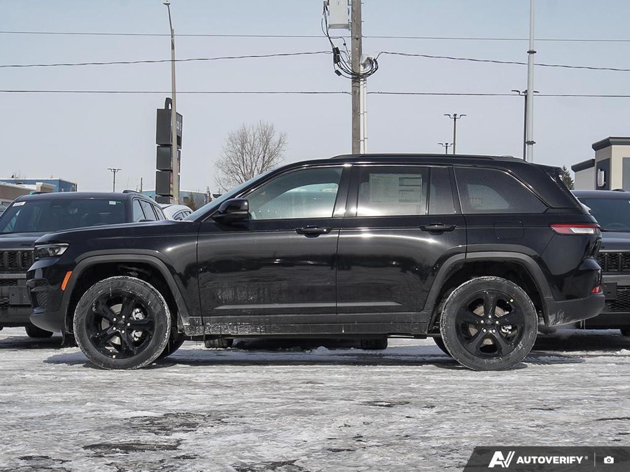 2025 Jeep Grand Cherokee Laredo 4dr 4x4 Photo