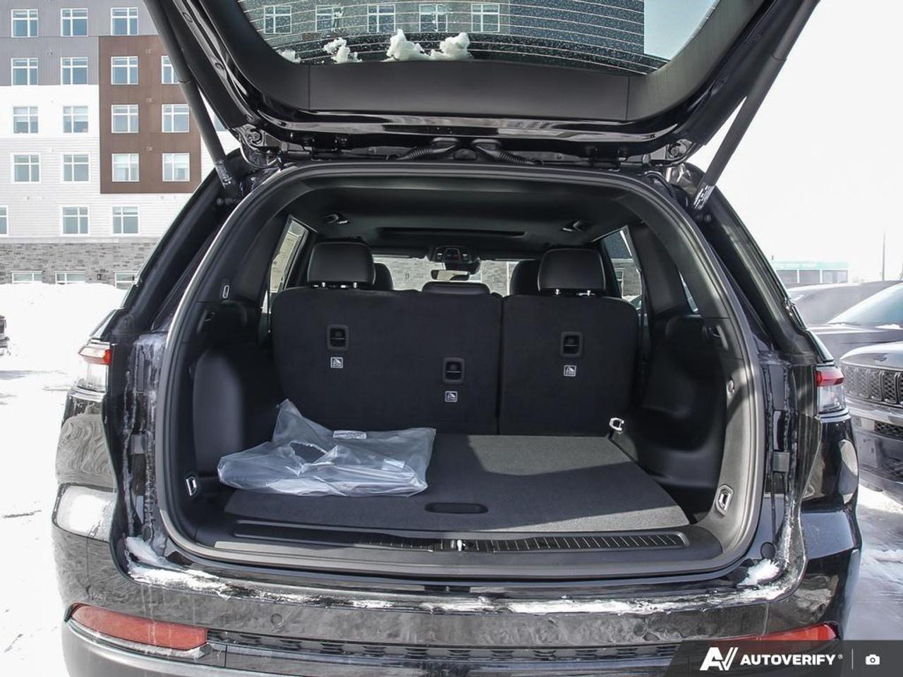 2025 Jeep Grand Cherokee Laredo 4dr 4x4 Photo