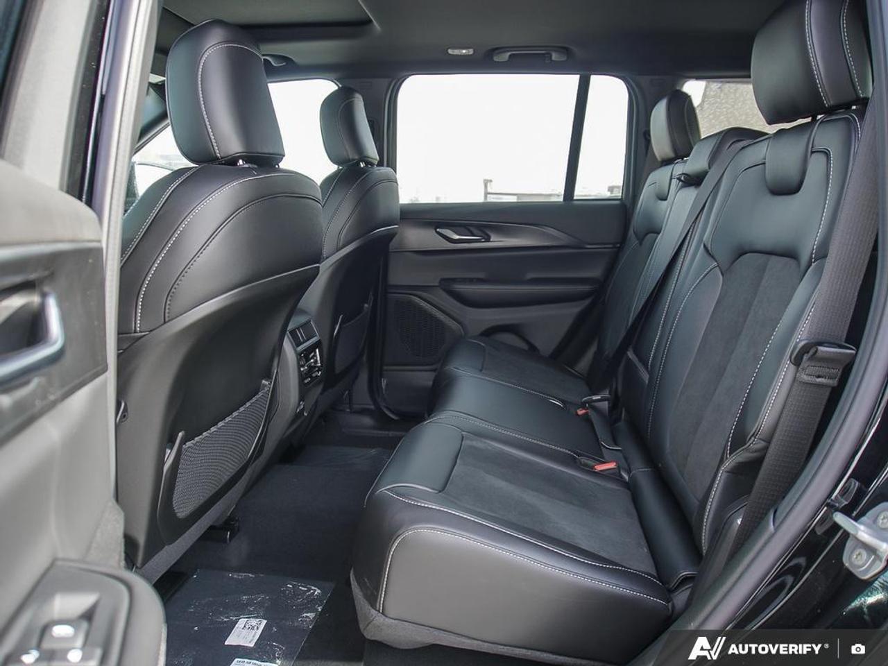 2025 Jeep Grand Cherokee Laredo 4dr 4x4 Photo