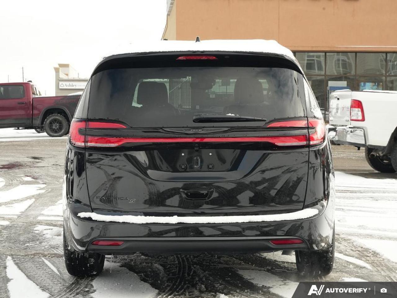 2026 Chrysler Pacifica Select Front-Wheel Drive Passenger Van Photo
