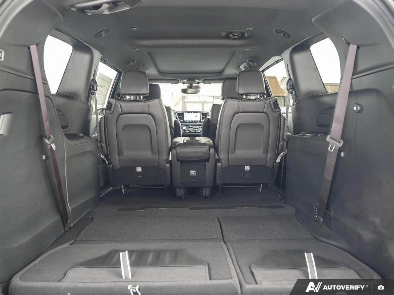 2026 Chrysler Pacifica Select Front-Wheel Drive Passenger Van Photo