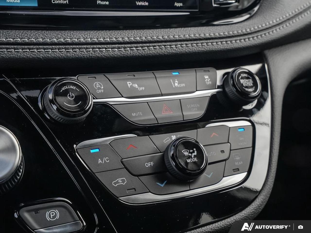 2026 Chrysler Pacifica Select Front-Wheel Drive Passenger Van Photo