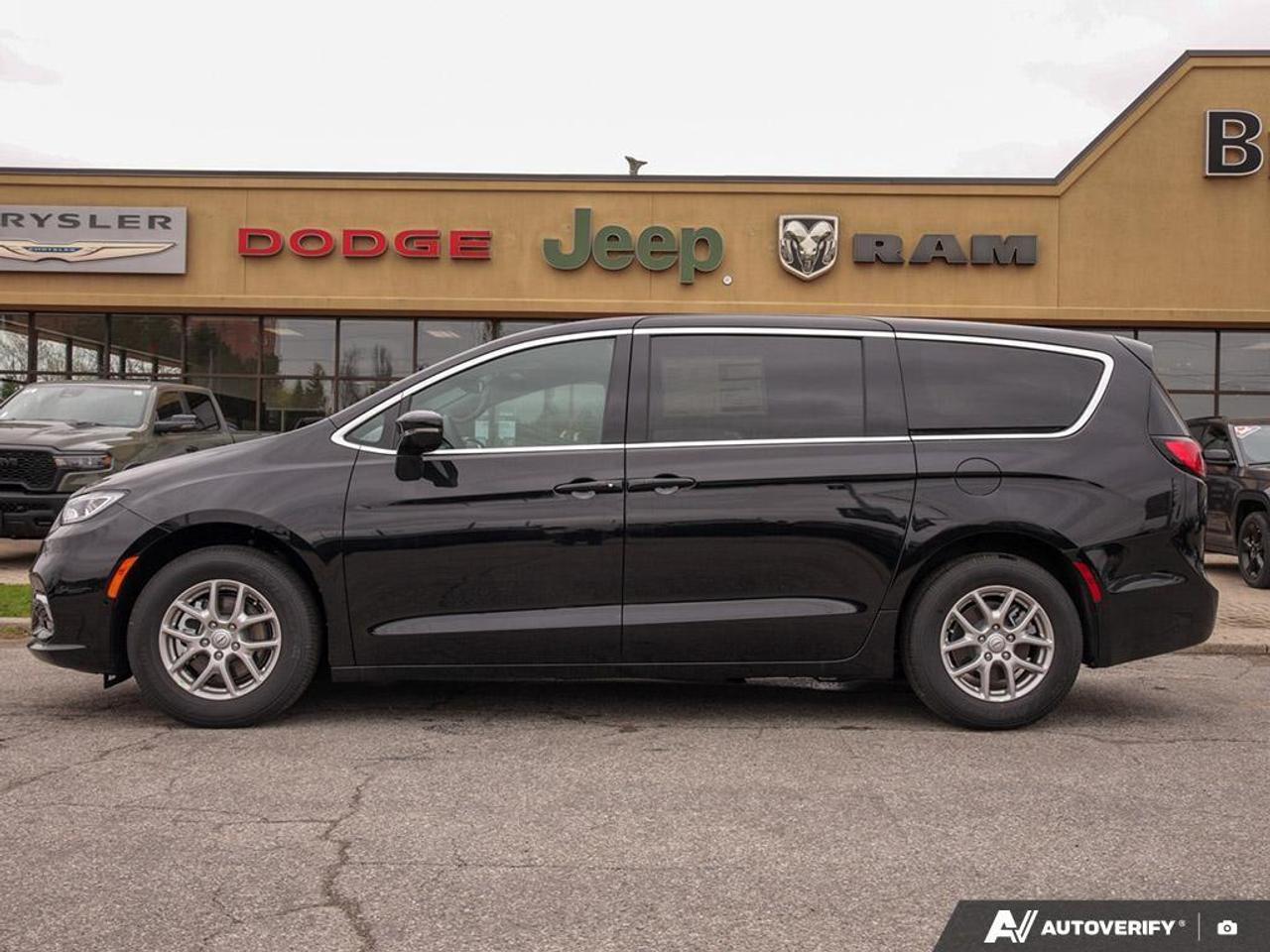 2026 Chrysler Pacifica Select Front-Wheel Drive Passenger Van Photo