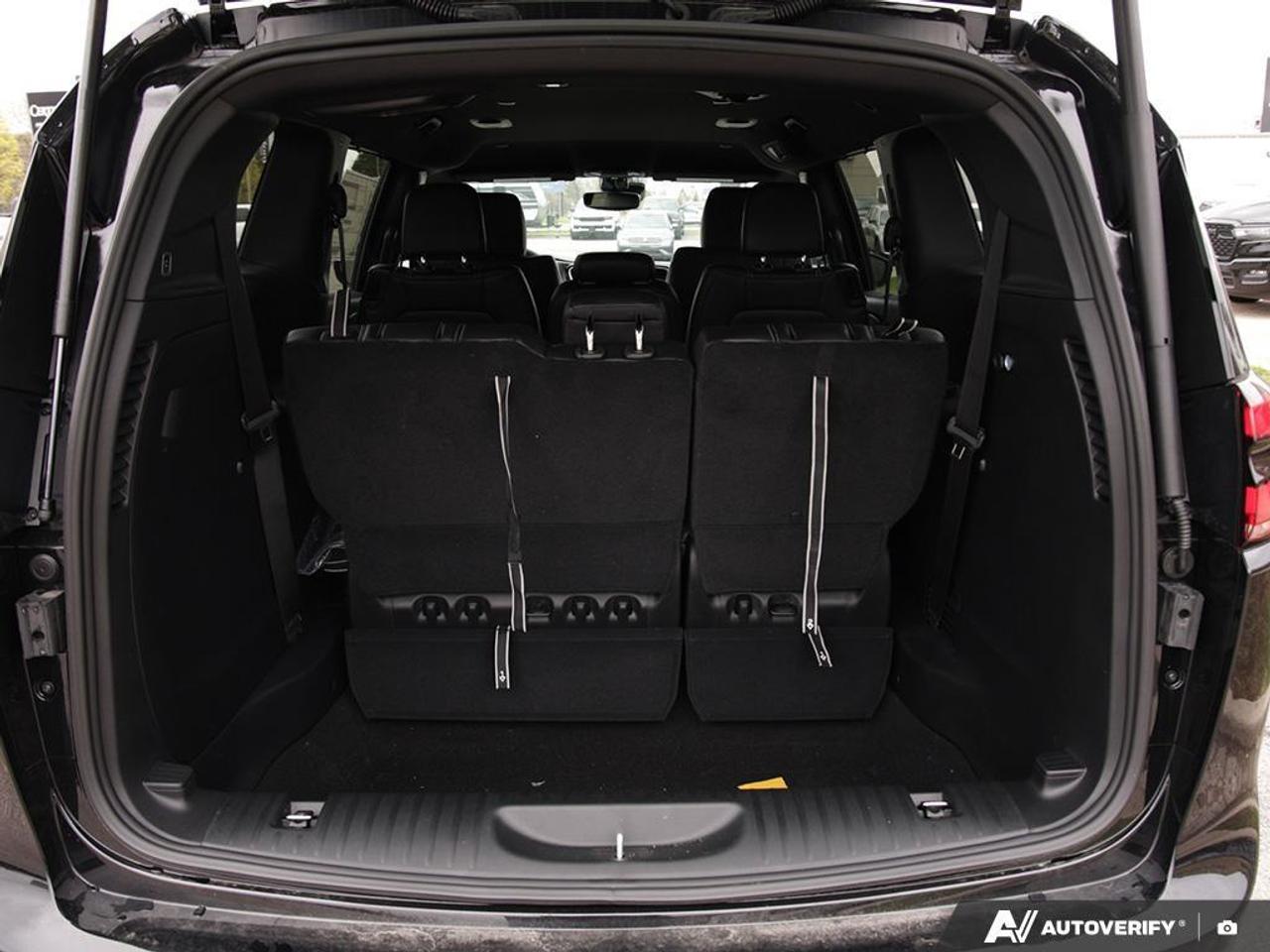 2026 Chrysler Pacifica Select Front-Wheel Drive Passenger Van Photo