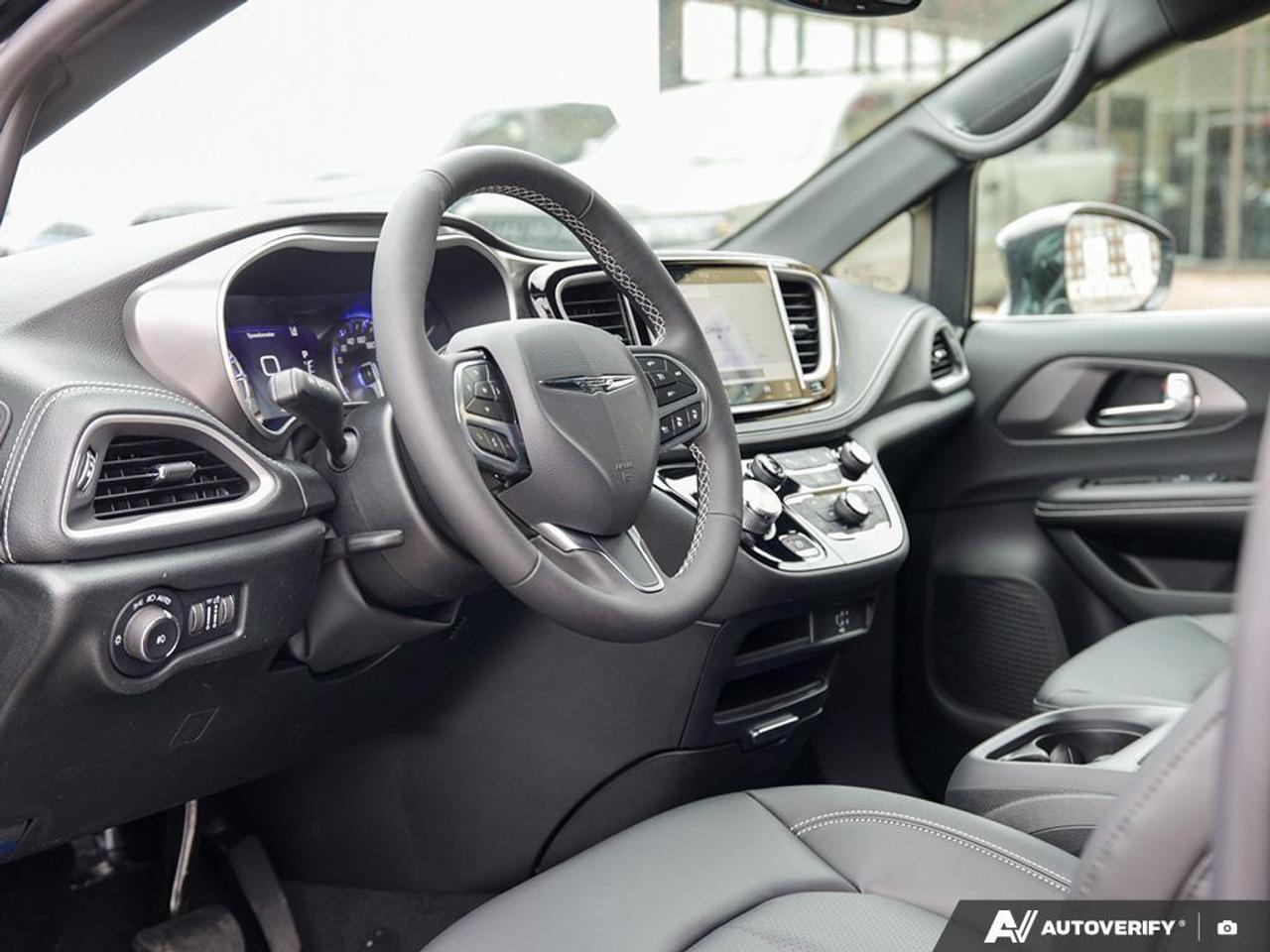 2026 Chrysler Pacifica Select Front-Wheel Drive Passenger Van Photo