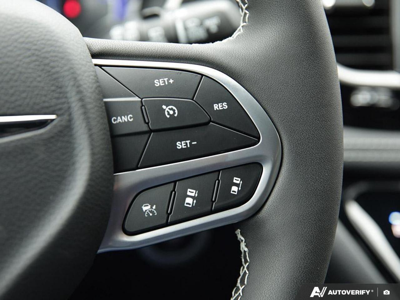 2026 Chrysler Pacifica Select Front-Wheel Drive Passenger Van Photo
