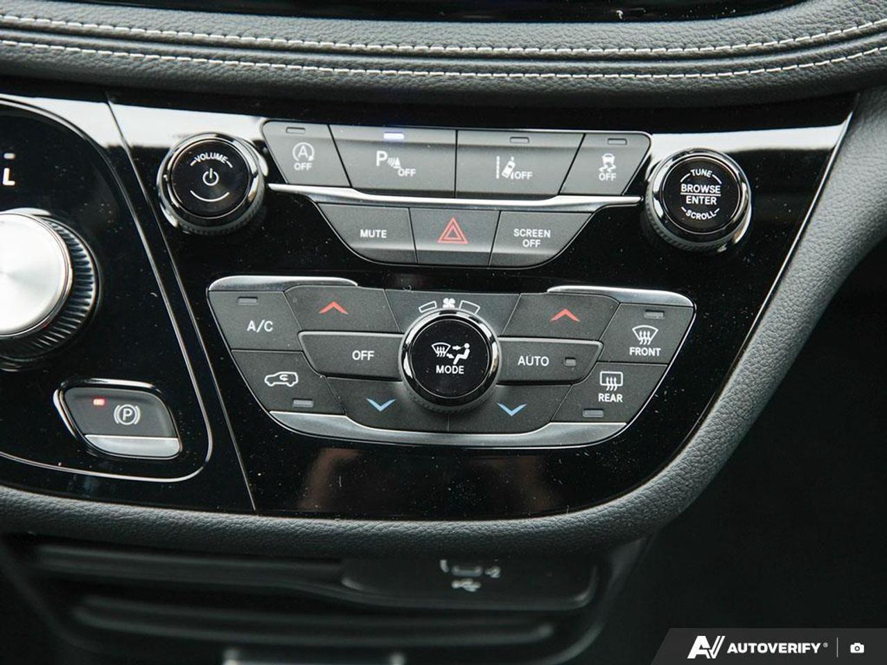 2026 Chrysler Pacifica Select Front-Wheel Drive Passenger Van Photo