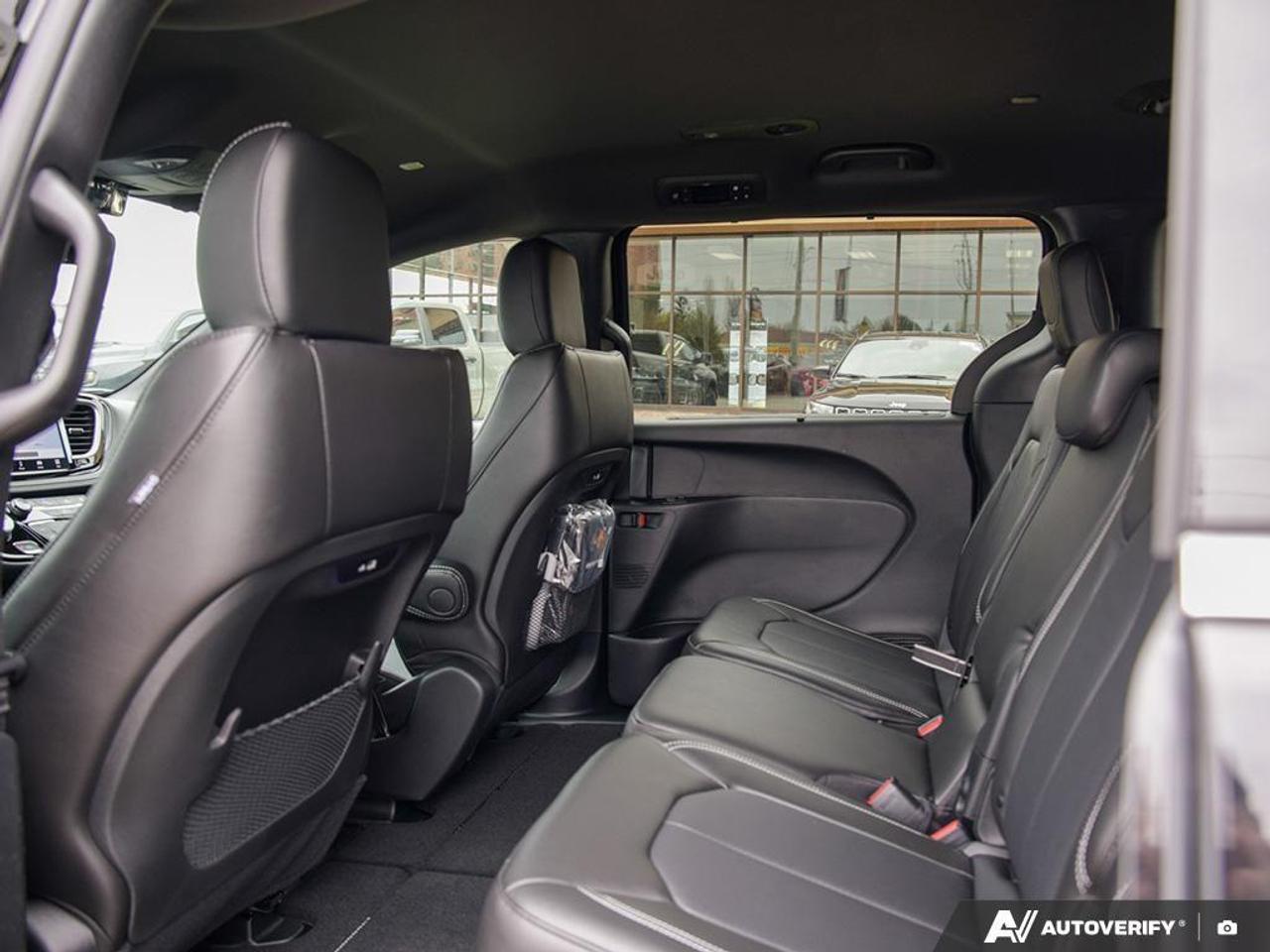 2026 Chrysler Pacifica Select Front-Wheel Drive Passenger Van Photo