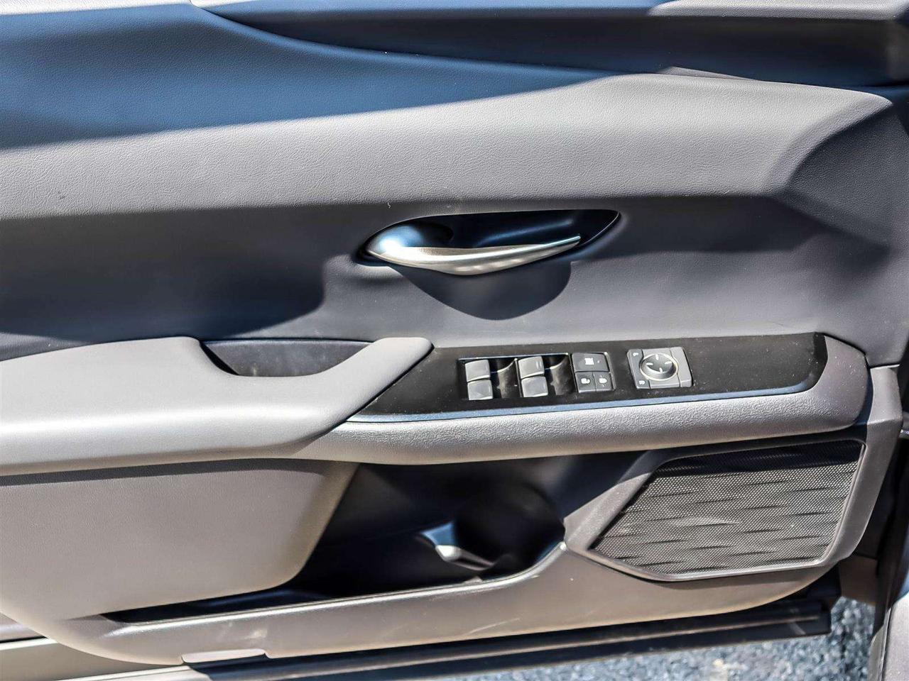 2024 Lexus UX PREMIUM HYBRID AWD ADAPTIVE CRUISE Photo