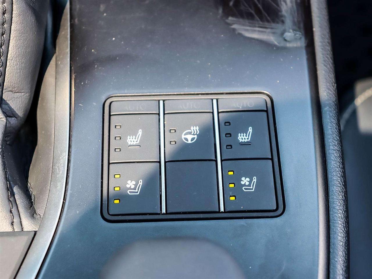 2024 Lexus UX PREMIUM HYBRID AWD ADAPTIVE CRUISE Photo