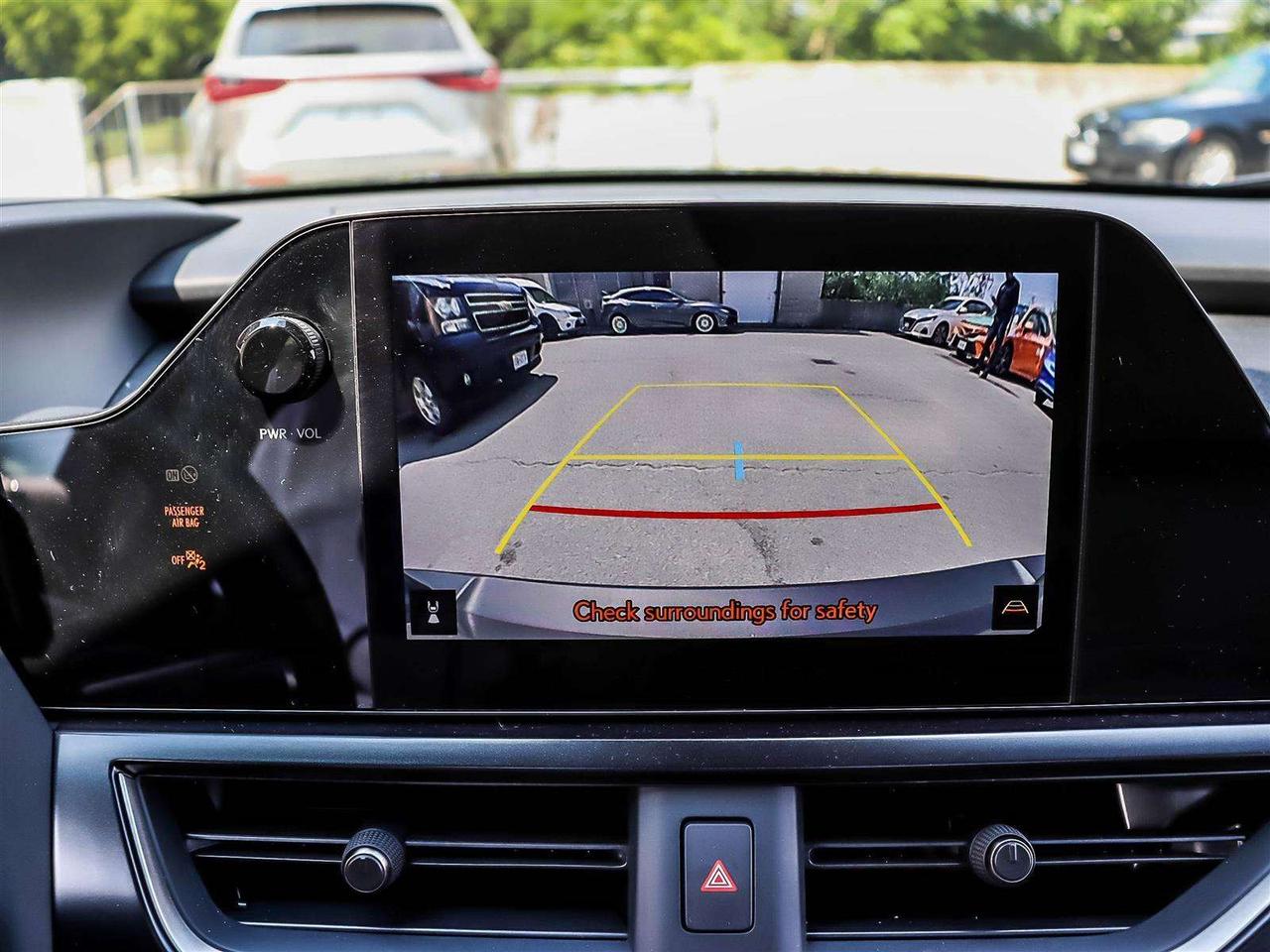 2024 Lexus UX PREMIUM HYBRID AWD ADAPTIVE CRUISE Photo
